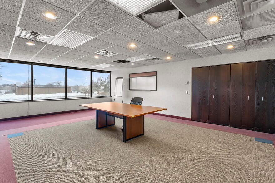 More Photos Of 7301 Ohms Ln, Edina Office For Lease