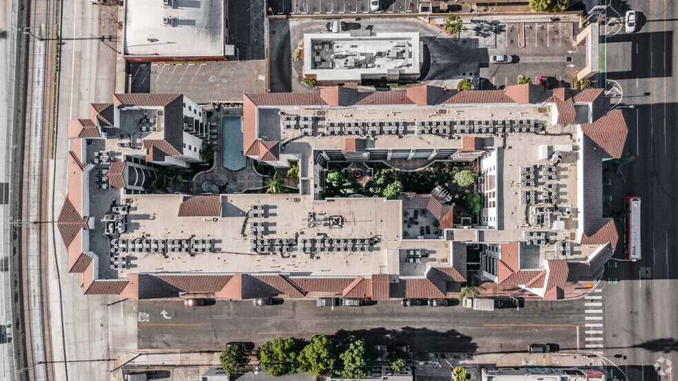 More Photos Of 2700 S Figueroa St, Los Angeles Apartments For Lease