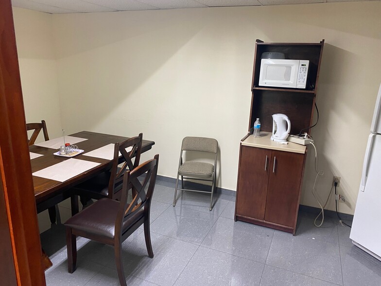 More Photos Of 7370-7384 NW 56th St, Miami Warehouse For Sale