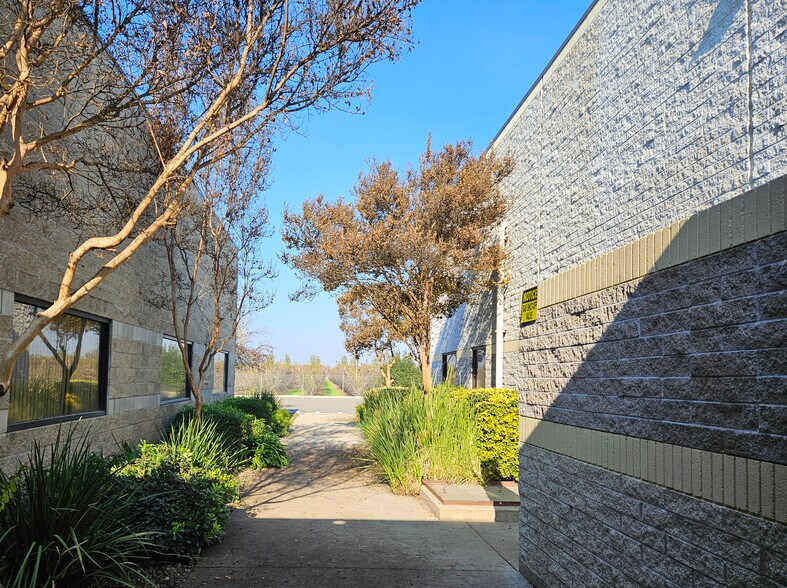 More Photos Of 5731-5933 Stoddard Rd, Modesto Office For Lease