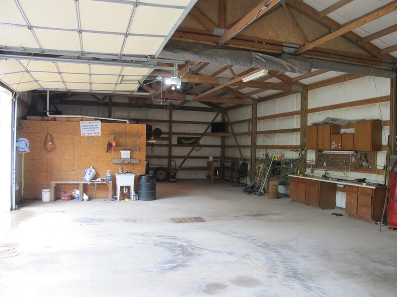 More Photos Of 1370 E Thoman St, Springfield Warehouse For Sale