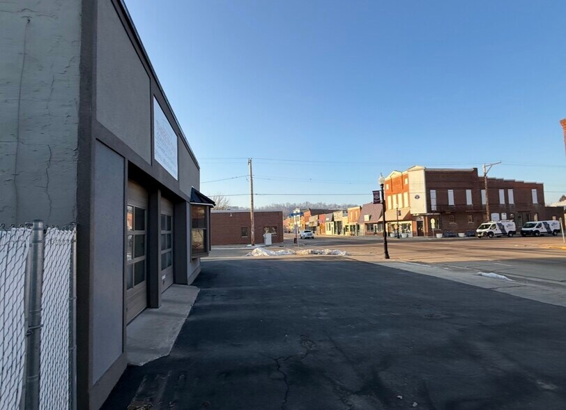 More Photos Of 103 Leonard St S, West Salem Freestanding For Lease