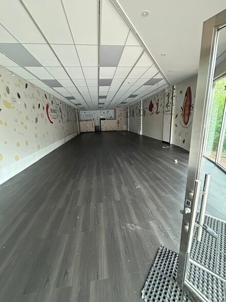 More Photos Of 122-129 Middle Neck Rd, Great Neck Storefront For Lease