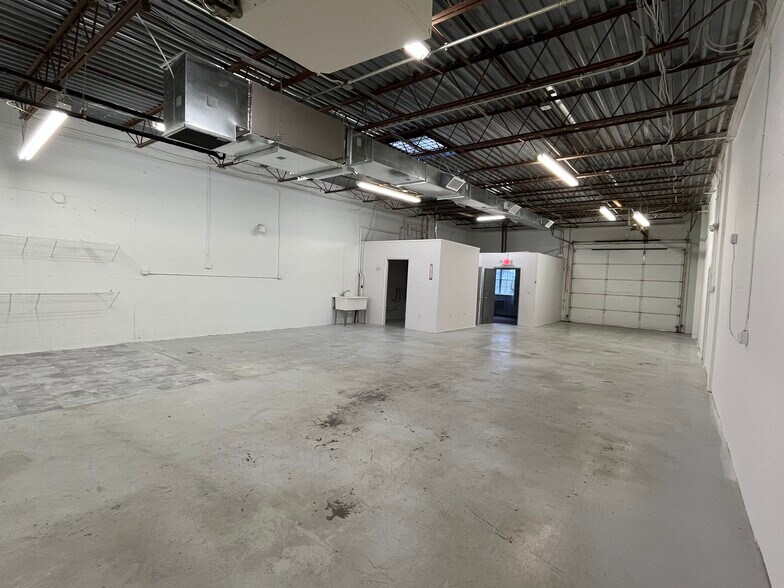 More Photos Of 154 Lafayette Ave, Laurel Light Manufacturing For Lease
