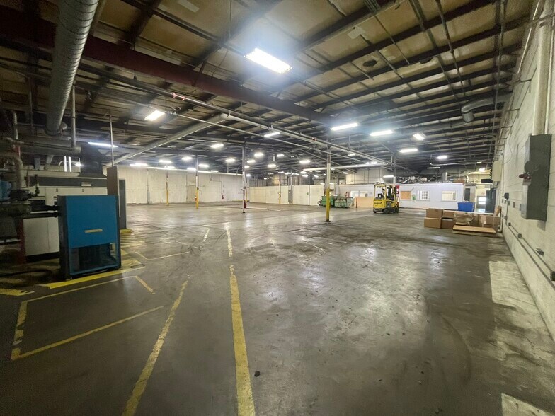 More Photos Of 1137 Progress Rd, Suffolk Manufacturing For Lease
