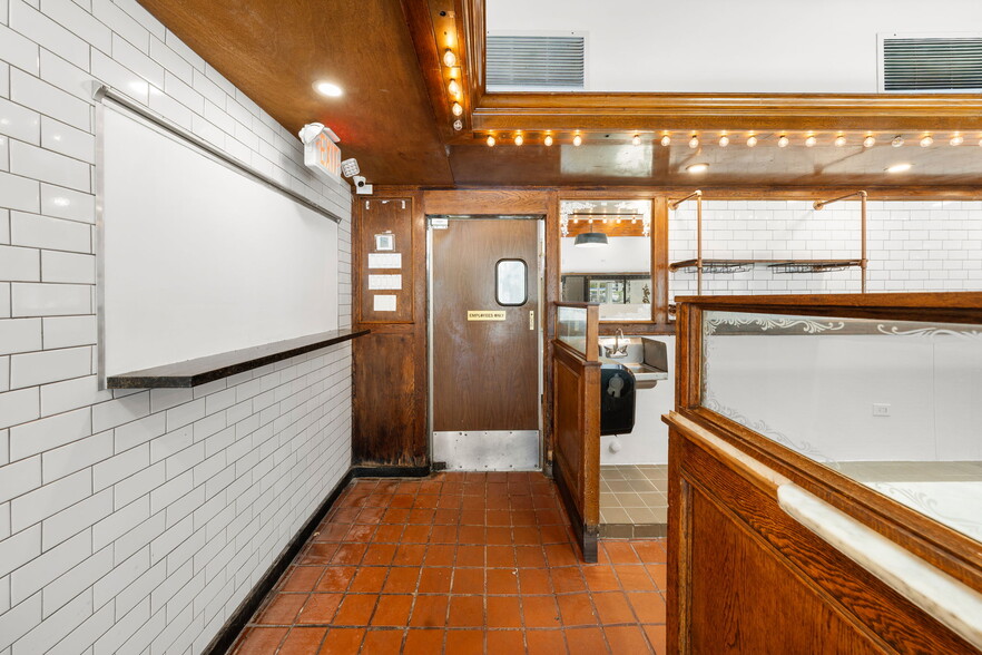 More Photos Of 1586 S Dixie Hwy, Coral Gables Restaurant For Lease