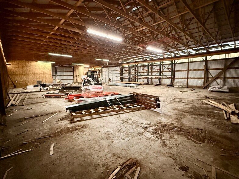 More Photos Of 13080 Cambridge Springs Rd, Edinboro Freestanding For Sale