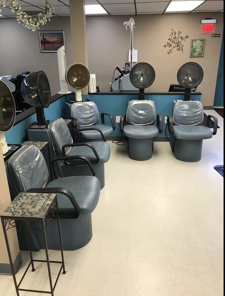 More Photos Of 1741 W Old Ridge Rd, Hobart Storefront Retail Office For Lease