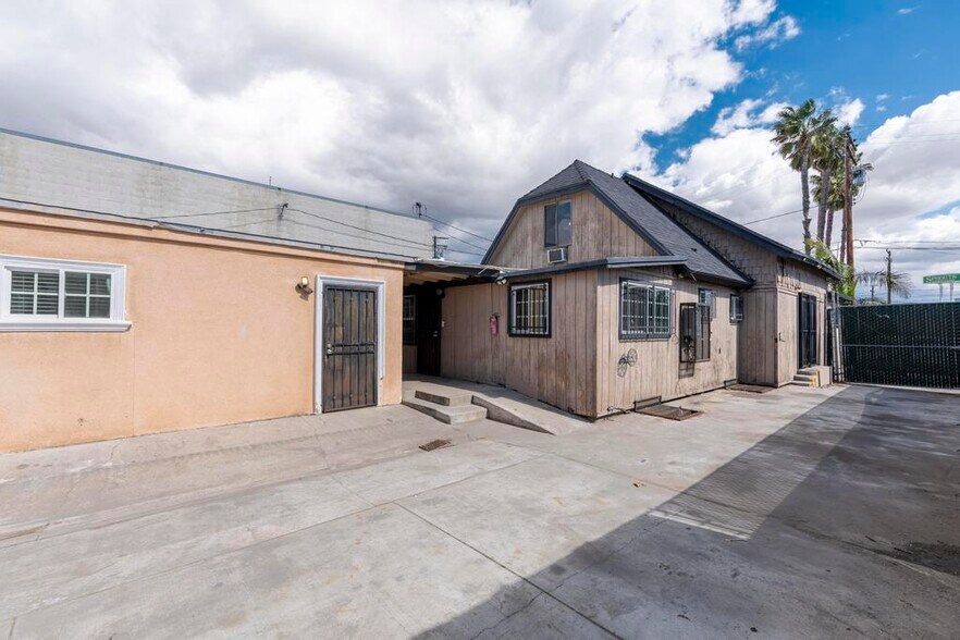 More Photos Of 31 Fulton Ave, Pasadena Light Manufacturing For Sale