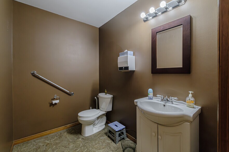 More Photos Of 316 Queensway W, Simcoe Storefront Retail Office For Sale