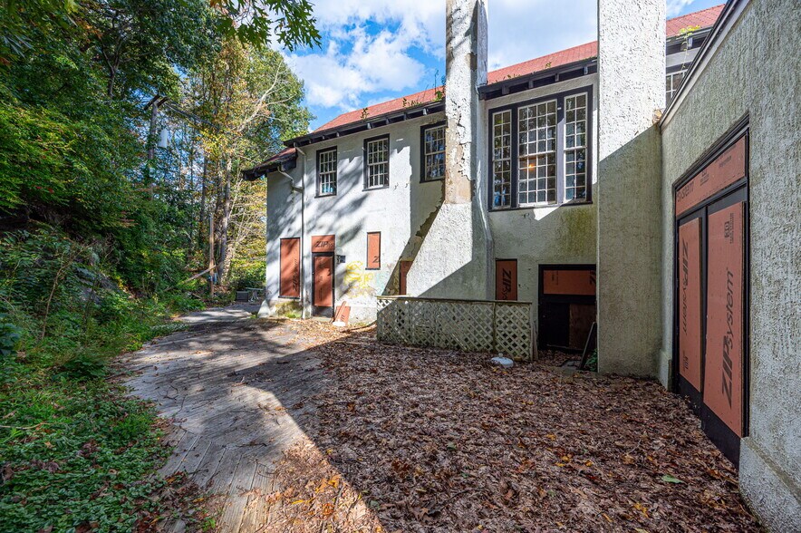 More Photos Of 240 Worcester Rd, Sterling General Retail For Sale