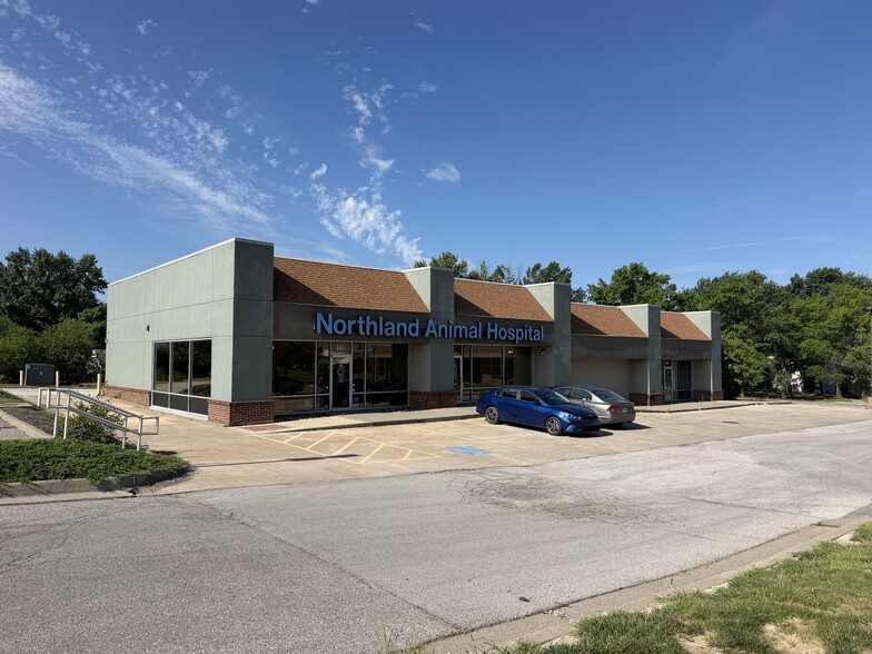 More Photos Of 8351-8357 NW Barrybrooke Dr, Kansas City Freestanding For Sale