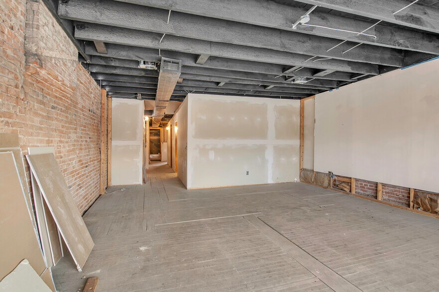 More Photos Of 6 N Saginaw St, Pontiac Storefront Retail Residential For Sale