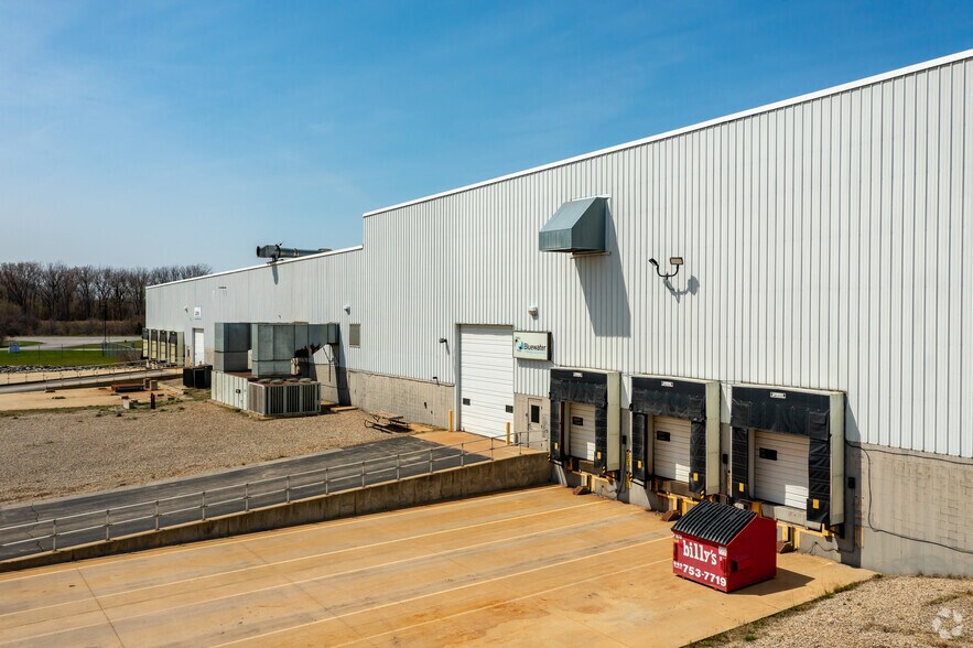 More Photos Of 2220 Veterans Memorial Pky, Saginaw Warehouse For Lease