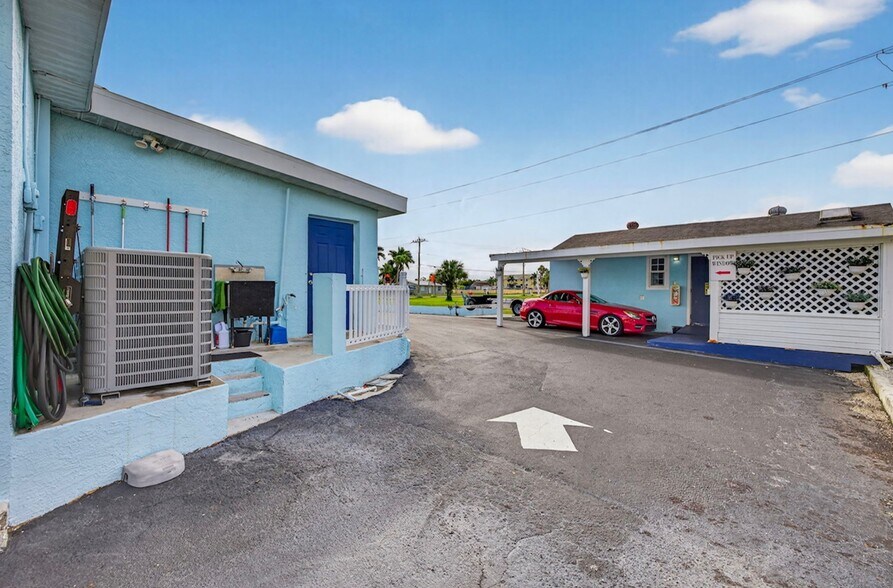 More Photos Of 102 Copeland Ave SW, Everglades City Restaurant For Sale