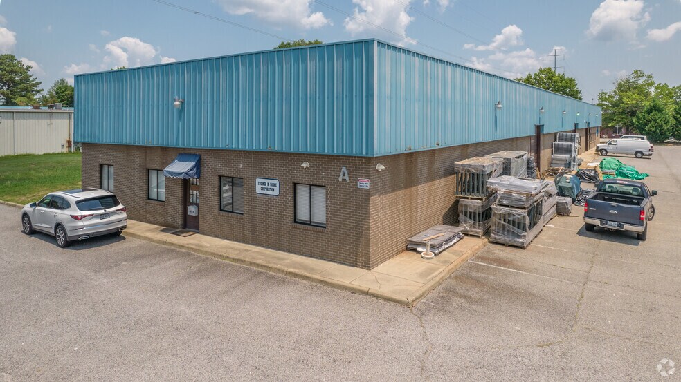 Primary Photo Of 809 Professional Pl W, Chesapeake Light Manufacturing For Sale