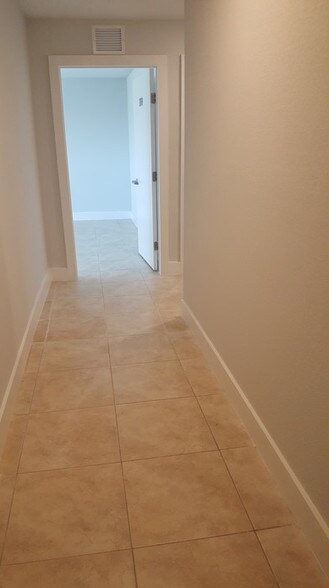 More Photos Of 381-391 E 8th St, Hialeah Storefront Retail Office For Lease