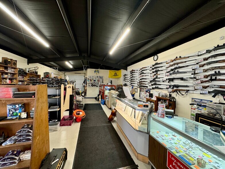 More Photos Of 300 W Broadway St, Morrilton Storefront For Sale