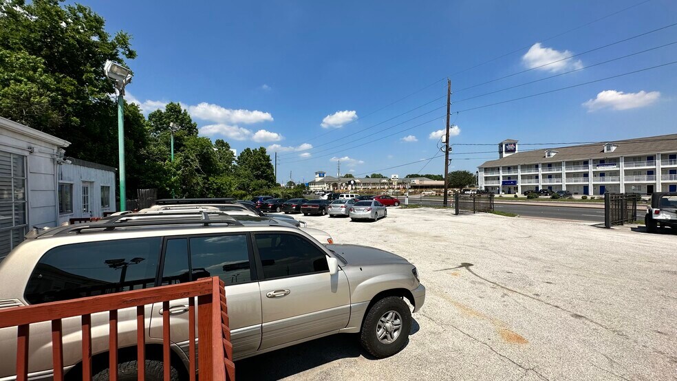 More Photos Of 8802 FM 1960 Rd, Houston Auto Dealership For Lease