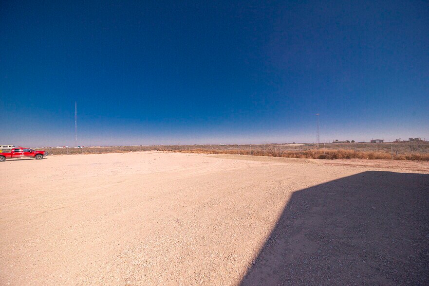 More Photos Of 14010 W Silver Fox Trl, Odessa Warehouse For Lease