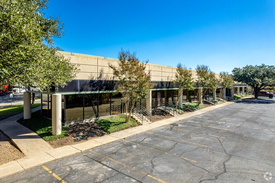 More Photos Of 4702-4716 Research Dr, San Antonio Unknown For Lease