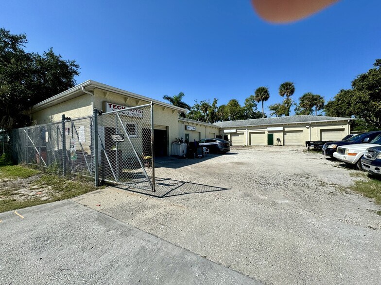 More Photos Of 418 N Segrave St, Daytona Beach Office For Sale