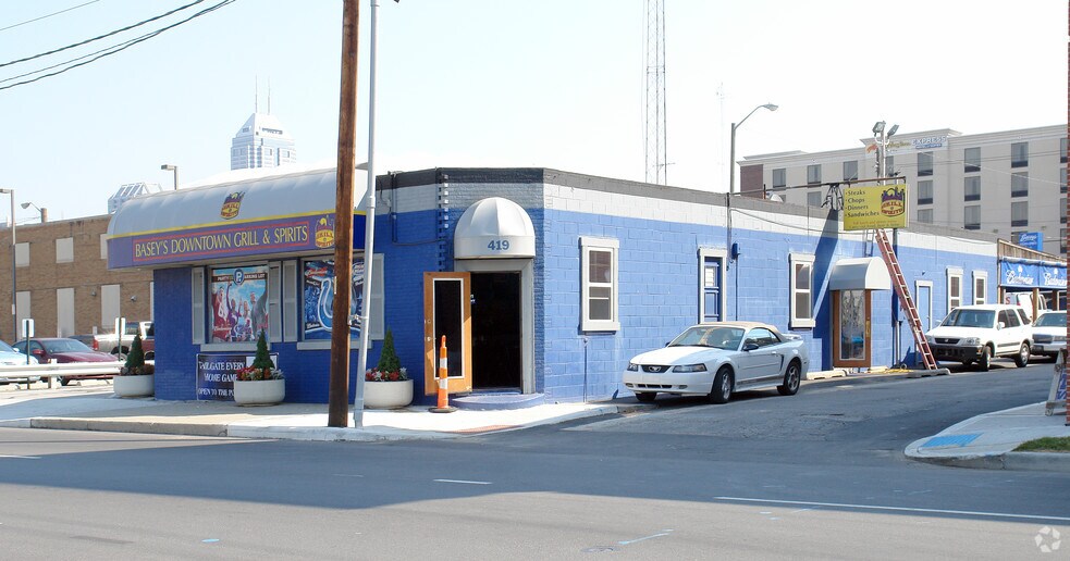 More Photos Of 419 S West St, Indianapolis Freestanding For Lease