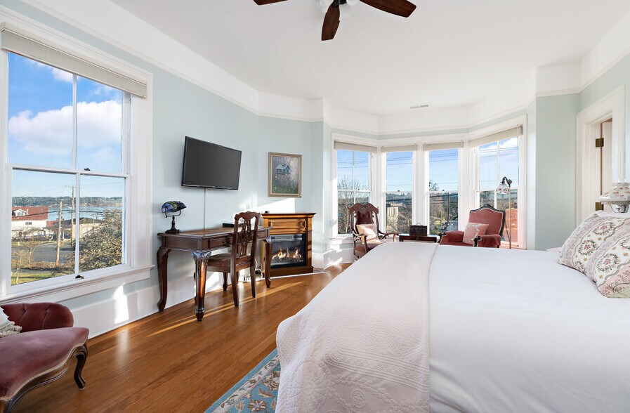 More Photos Of 704 N Main St, Coupeville Hospitality For Sale