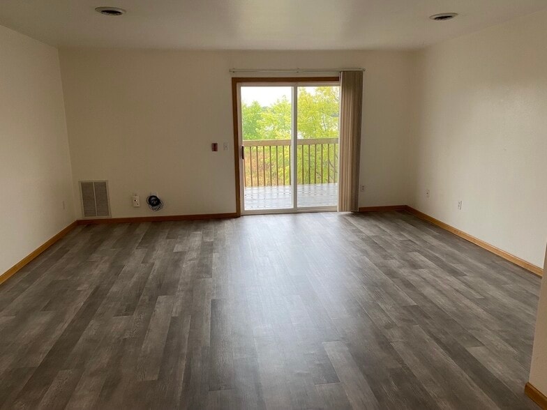 More Photos Of 517 Trail Side Dr, Deforest Apartments For Sale