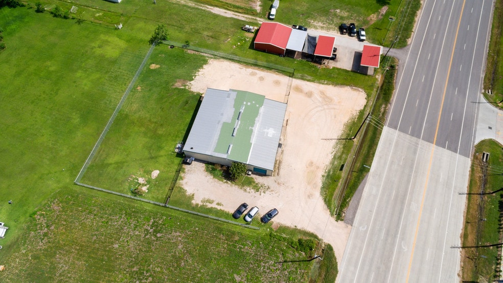 More Photos Of 7020 FM 3180 Rd, Baytown Distribution For Sale