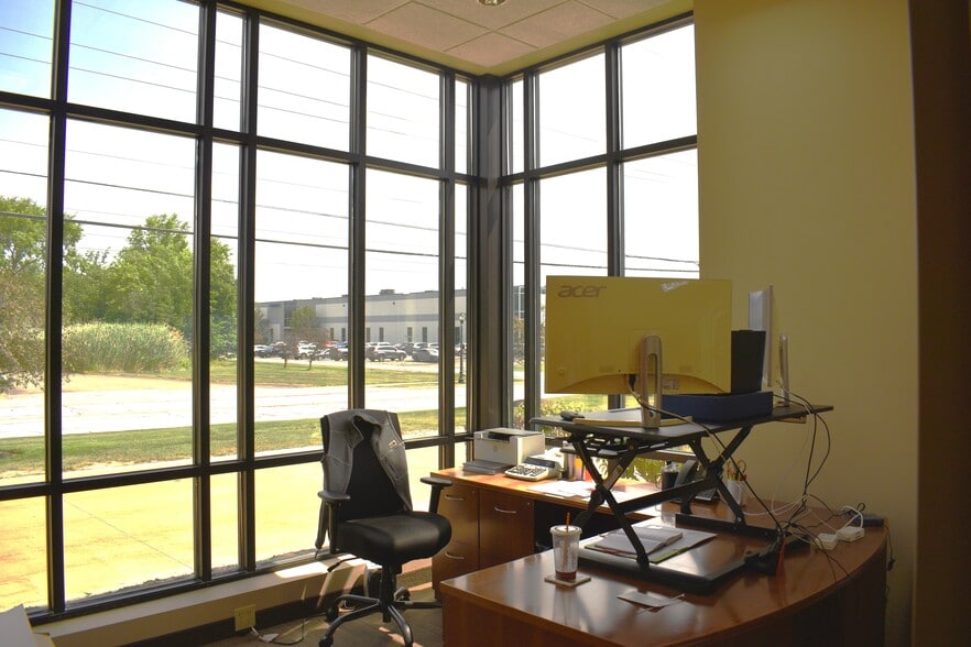More Photos Of 1760 Enterprise Pkwy, Twinsburg Warehouse For Sale