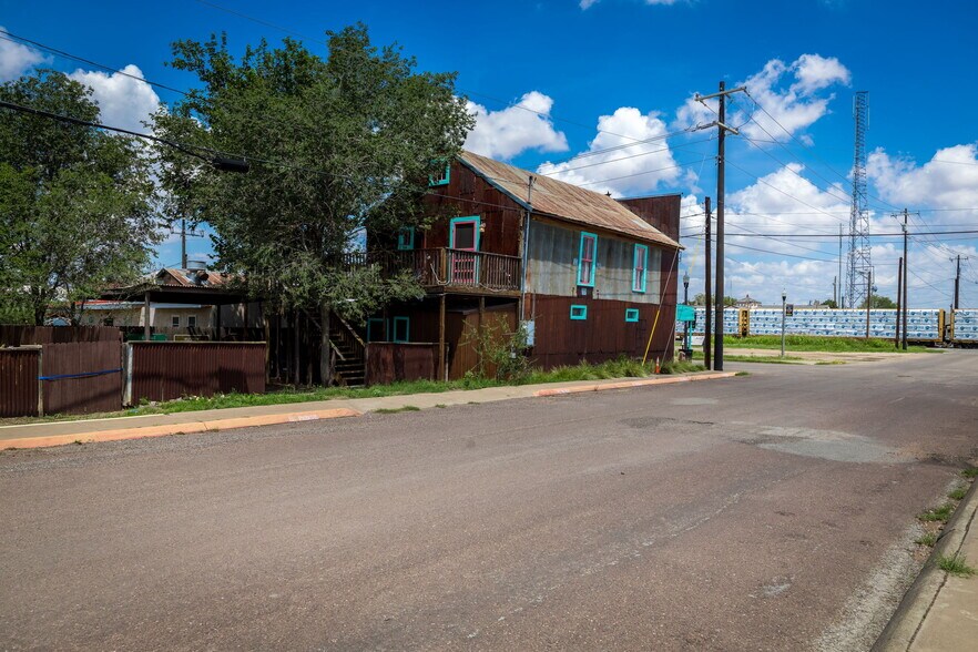 More Photos Of 100 W Murphy St, Alpine General Retail For Sale