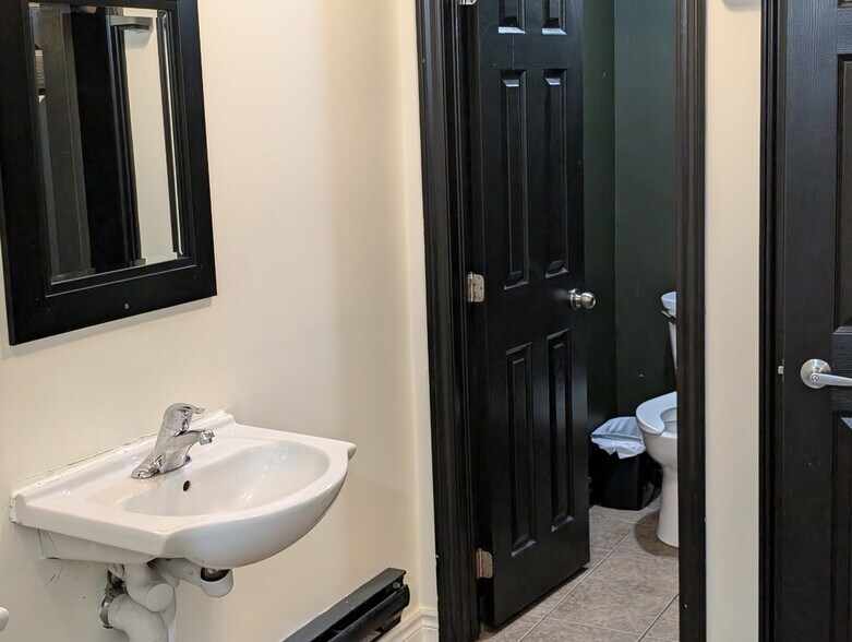 More Photos Of 2300 Wharncliffe Rd S, London Restaurant For Sale