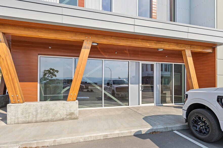 More Photos Of 2175 Optic Crt, Kelowna Industrial For Lease