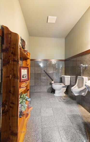 More Photos Of 2211 E 640th Pl, Ursa Winery Vineyard For Sale