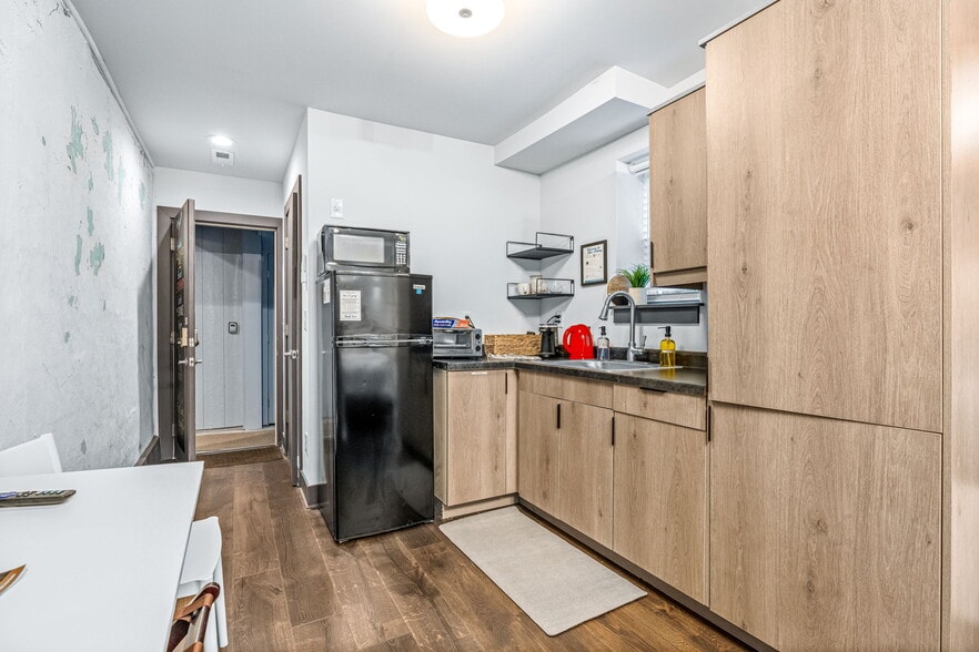 More Photos Of 207 Bank St, New Albany Apartments For Sale