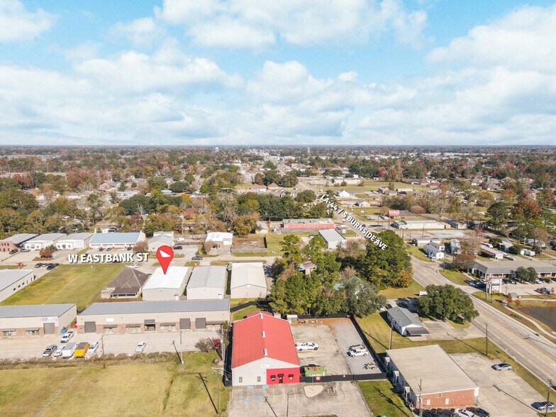 More Photos Of 211 Eastbank Dr, Gonzales Warehouse For Lease