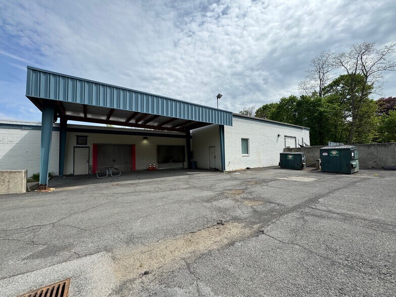 More Photos Of 195 Hudson St, Cornwall-on-Hudson Distribution For Lease