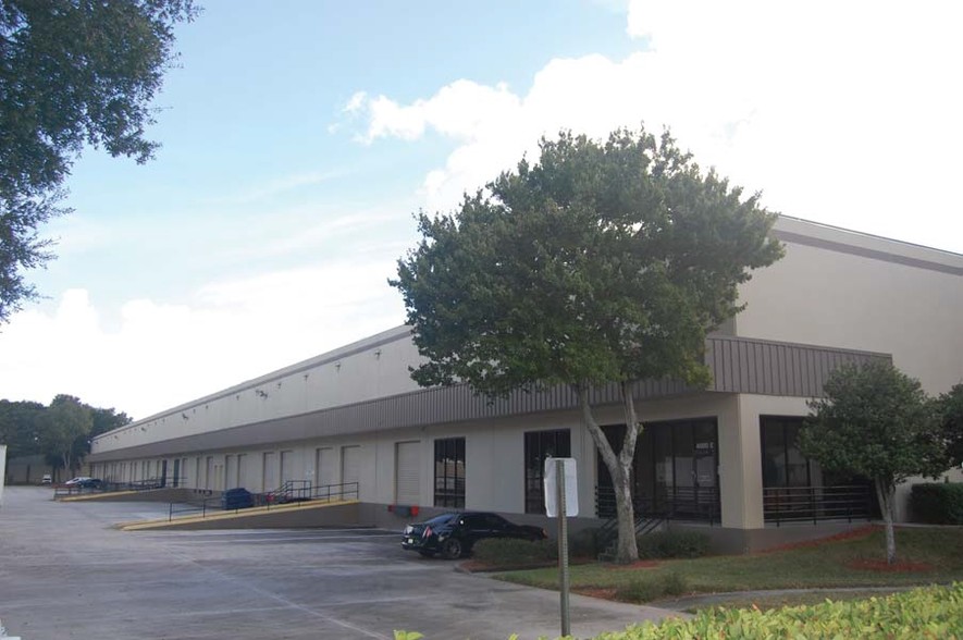 Primary Photo Of 4500 W Seaboard Rd, Orlando Warehouse For Lease