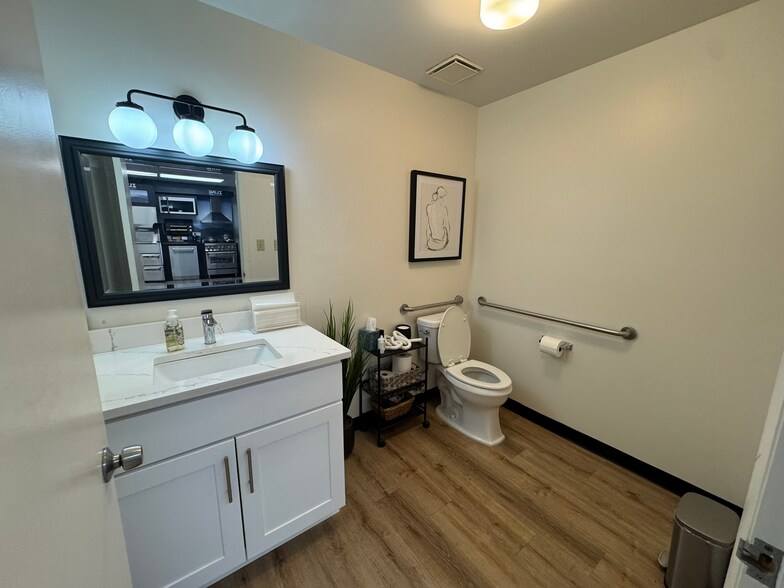 More Photos Of 200-210 Expressway Ct, Virginia Beach Unknown For Lease