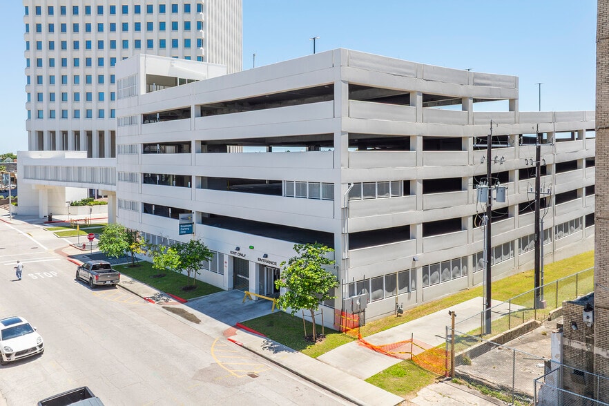 More Photos Of 320 Moody Ave, Galveston Parking Garage For Sale