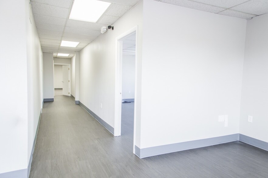 More Photos Of 10308 State Line Rd, Leawood Office For Lease