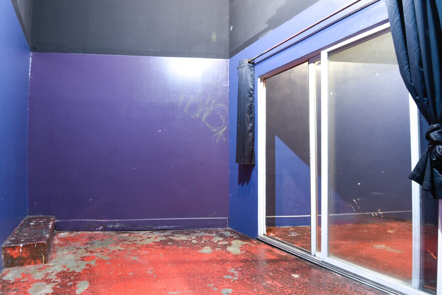 More Photos Of 361 Metropolitan Ave, Brooklyn General Retail For Lease