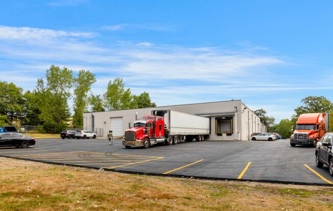 More Photos Of 841 Woburn St, Wilmington Light Manufacturing For Lease