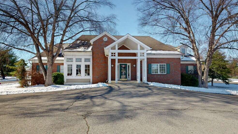 Primary Photo Of 1701 Spring St, Jeffersonville Medical For Sale