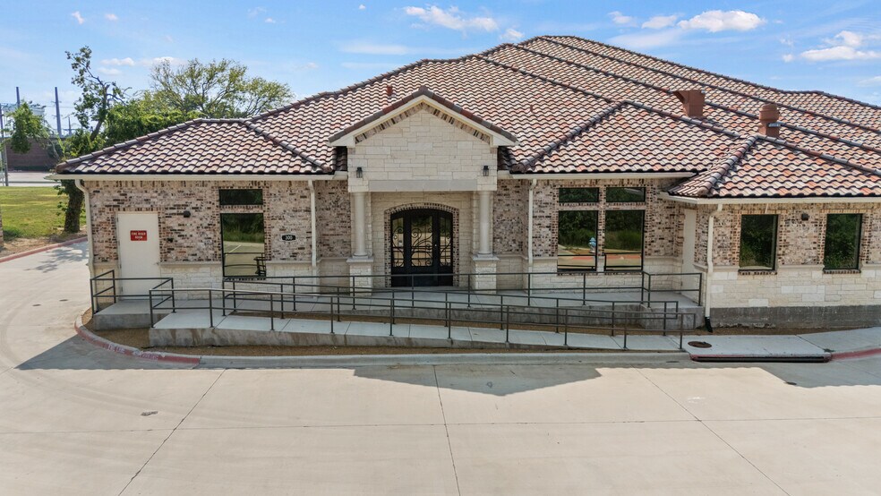 More Photos Of 800 N Plano Rd, Richardson Medical For Lease