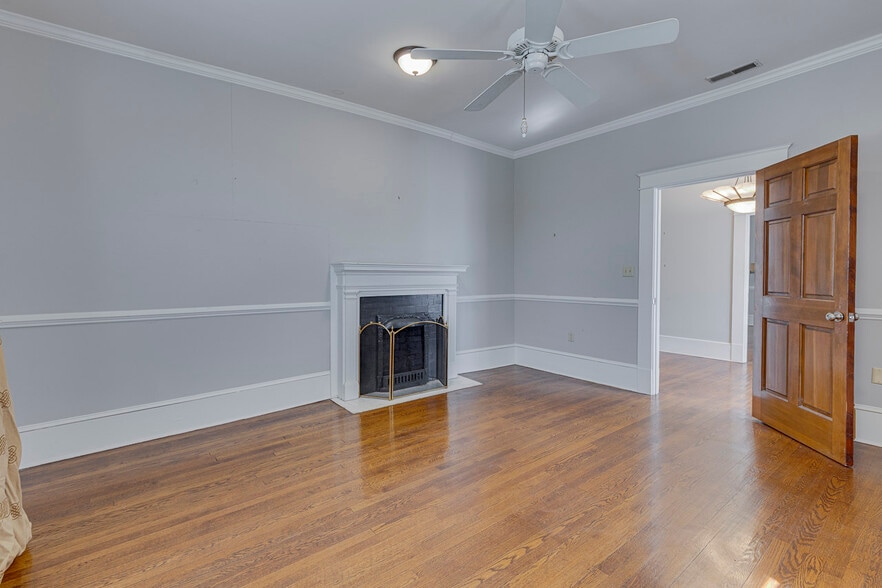 More Photos Of 906 Augusta St, Greenville Office For Sale