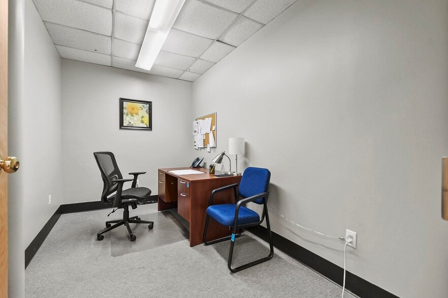 More Photos Of 5 Dover St, New Bedford Office For Lease