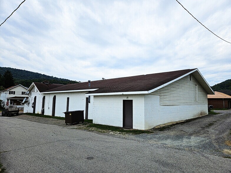 More Photos Of 527 Market St, Bolivar Bowling Alley For Sale