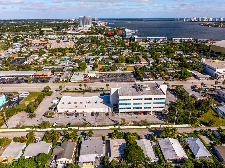 More Photos Of 155 E Blue Heron Blvd, Riviera Beach Office For Sale